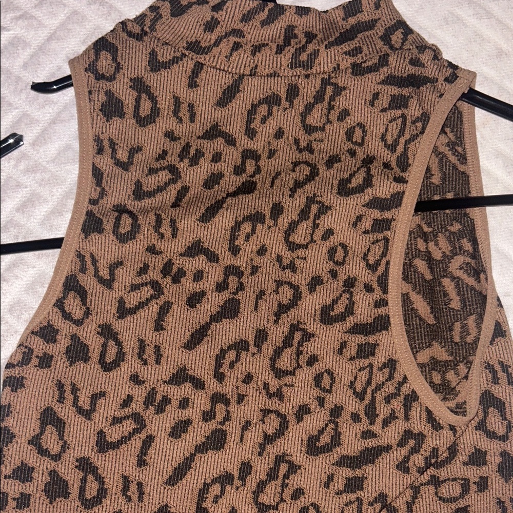 Leopard Print Sleeveless Top